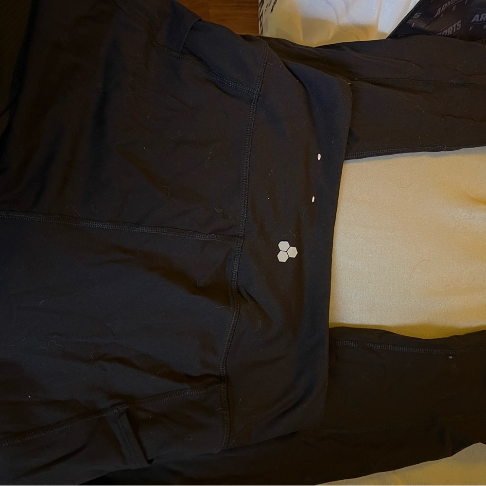Black pocket leggings- never worn